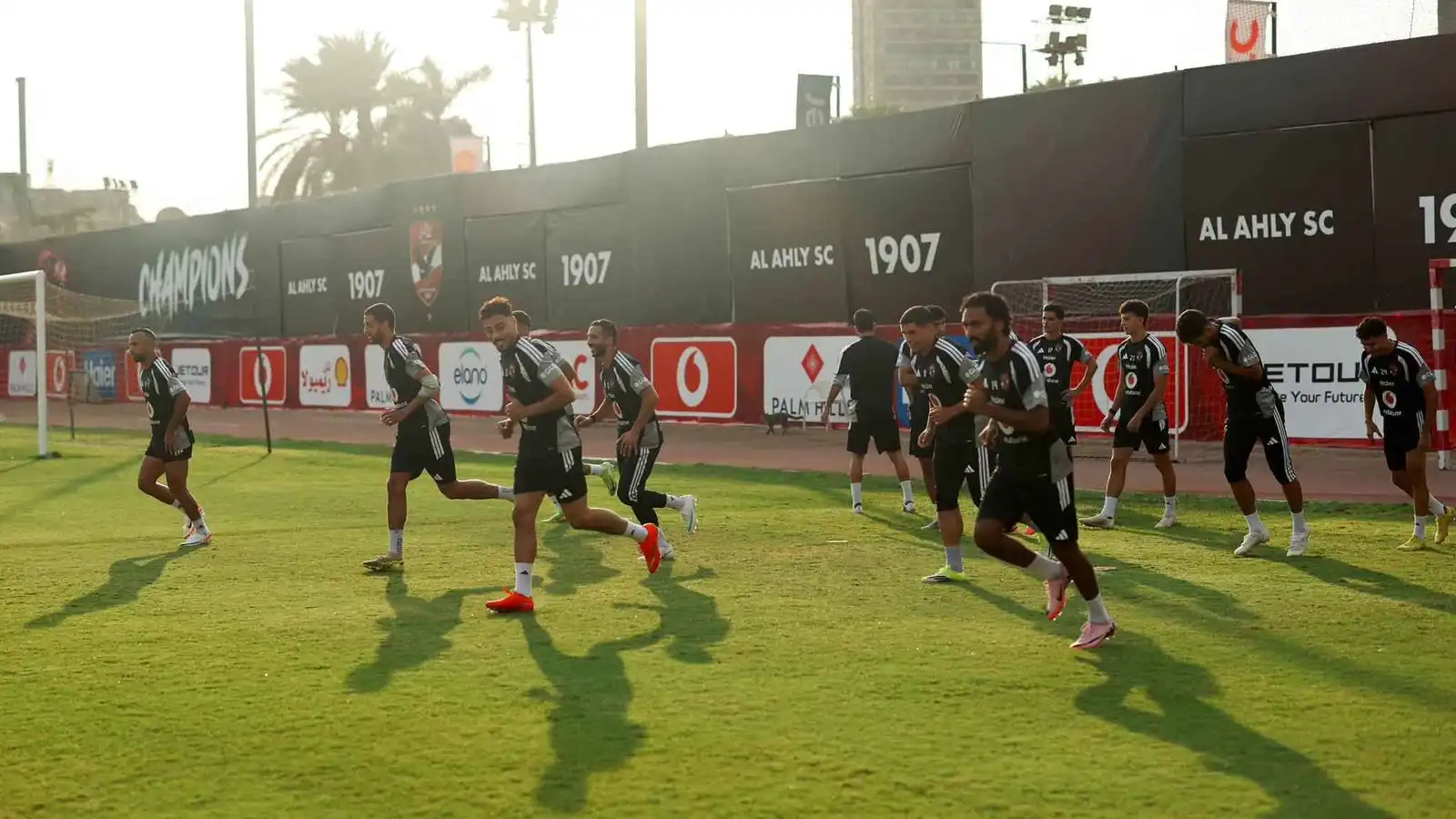 الأهلي يتحدى الزمالك في قمة الحسم بسجل خالي من الهزائم