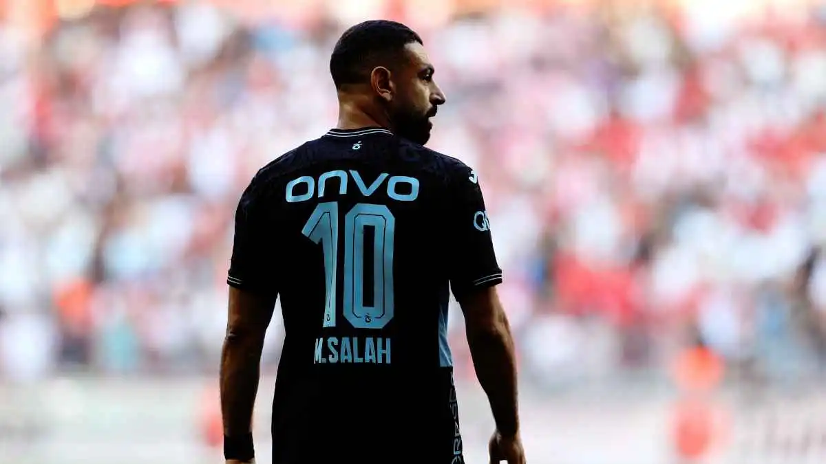 بسبب أرضية الملعب.. مدرب طرابزون يفاجئ الجماهير بشأن مشاركة محمد صلاح أمام كوبس