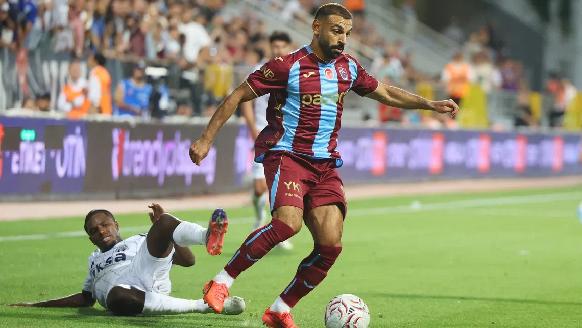 بعد إعفائه من رحلة الفراعنة.. محمد صلاح يطير إلى تركيا للانتظام في التدريبات