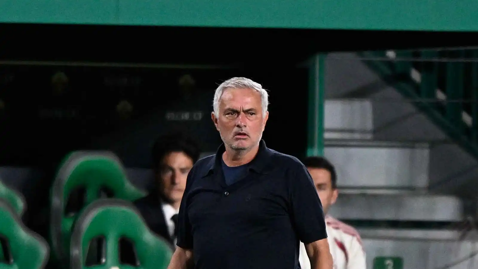هروبًا من الإيقاف.. ريال مدريد يساند قرار مورينيو بمقاطعة الإعلام بعد مباراة فياريال Real Madrid backs Mourinho's decision to boycott the media after the Villarreal match